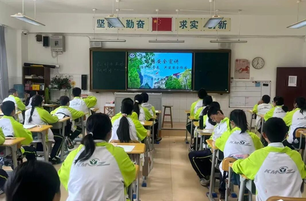 法治护航，平安一夏