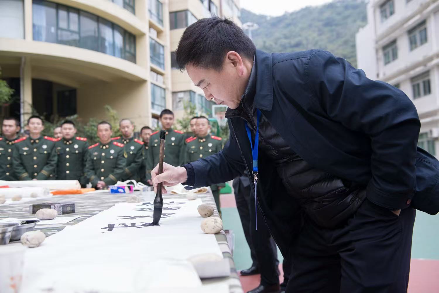 翰墨丹心铸军魂 公益大爱暖老兵——记著名一级书法家、退役军人朱树荣先生