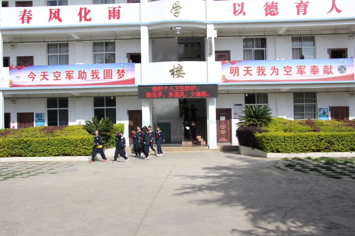 【庆祝建军99周年  难忘感人的场面】“云鹰助学”促使双拥和教学双提升