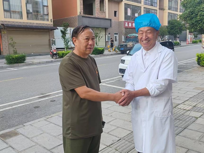 云南祥云县应堂诊所开展暖心义诊活动向老兵献爱心