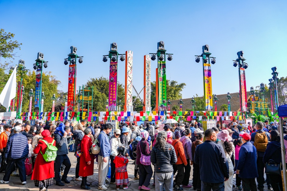 【火塘不息，生活沸腾】云南民族村“野寨民族风味集”国庆“开寨”——2026滇池东岸美食风物季云南民族村会场10月1日启幕，连嗨7天
