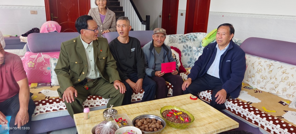祥云县关爱退役军人协会第五活动组积极配合做好高龄会员慰问工作